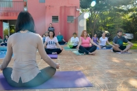 Yoga com Lu Wang